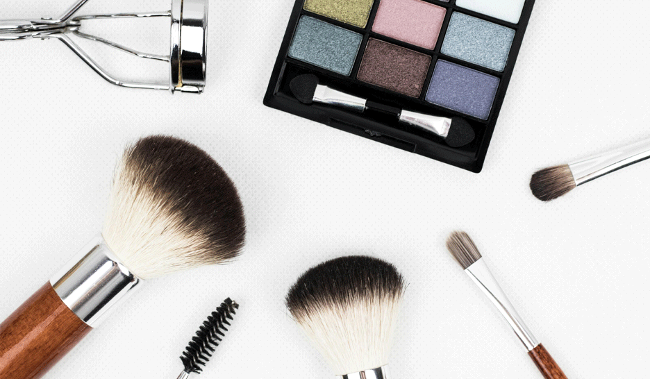 Makeup brushes, mascara brush and colour palette to illustrate how to remove a makeup stain from clothing